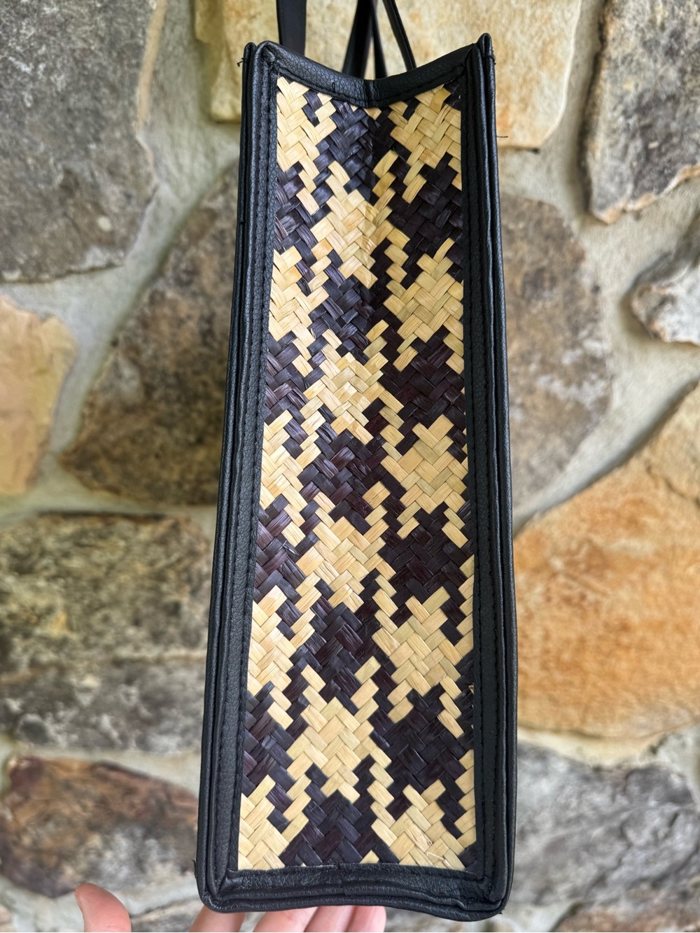 Woven Houndstooth Tote Bag in Black and Natural Raffia - Picture 5 of 16